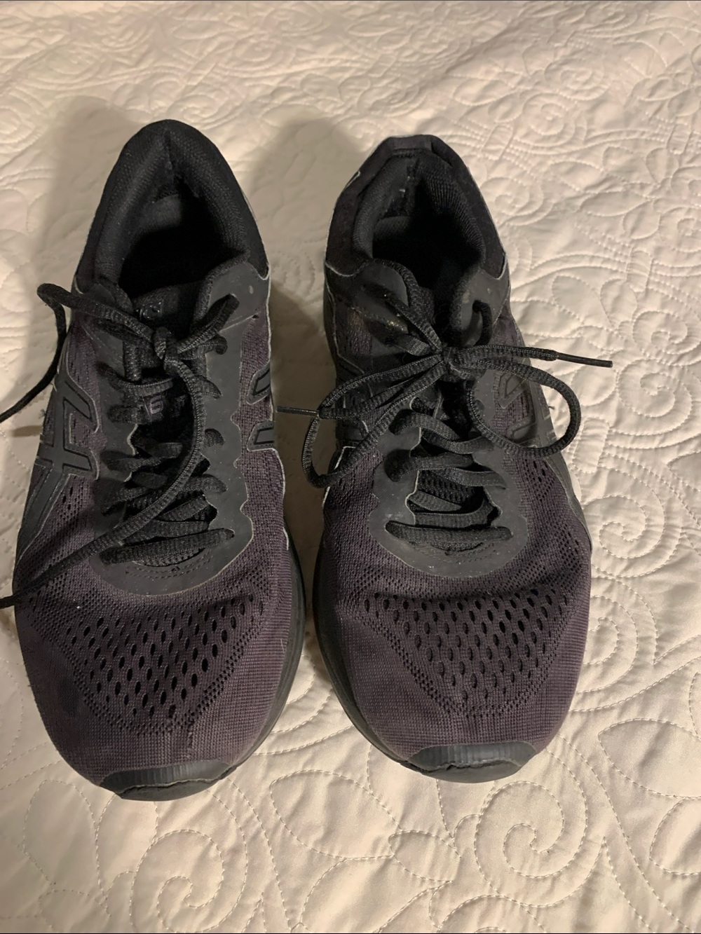 Men’s black ASICS Gel Contend 4 running shoe size 11.5